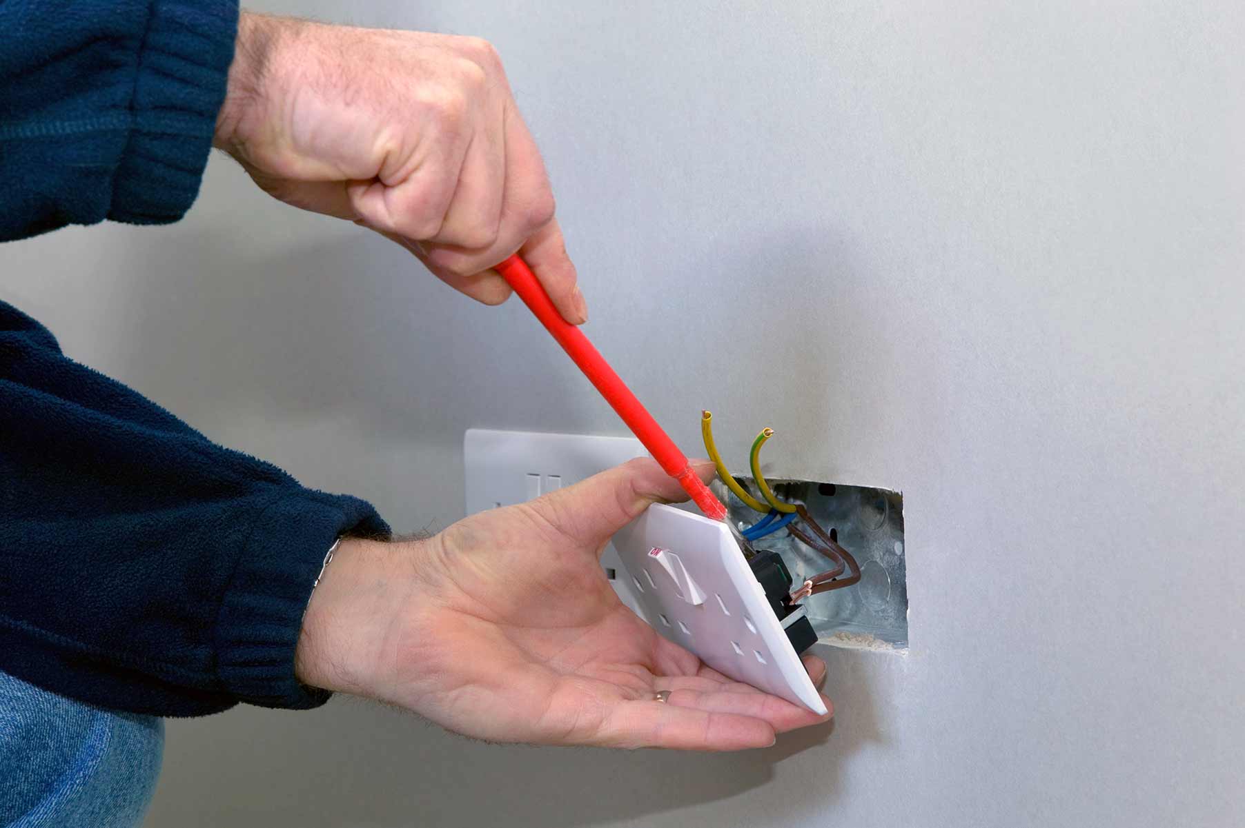 Our electricians can install plug sockets for domestic and commercial proeprties in City Of London and the local area. 